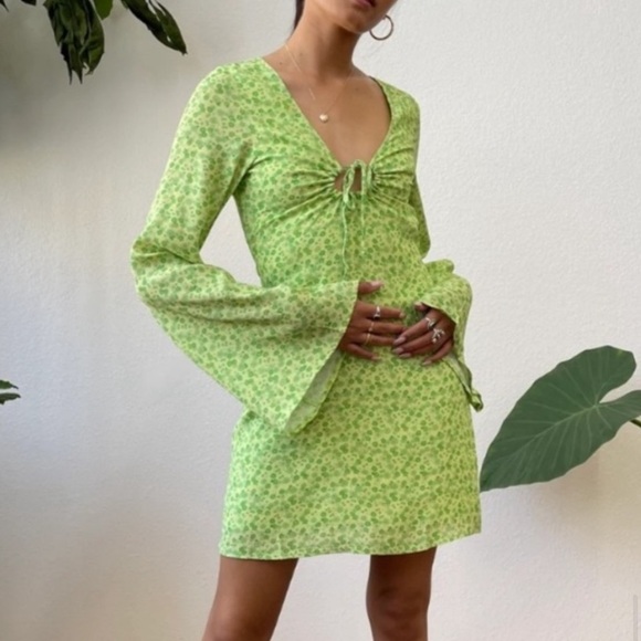 Charlie Holiday Green Floral Long Bell Sleeve V-Neck Nixon Retro 70s Dress - Picture 12 of 12
